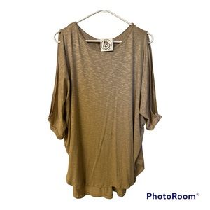 Vine & Love Top Size Large. New w/Tags